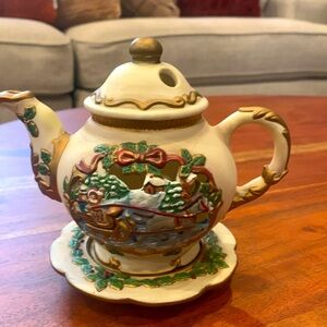 Vintage Christmas tea light ceramic teapot